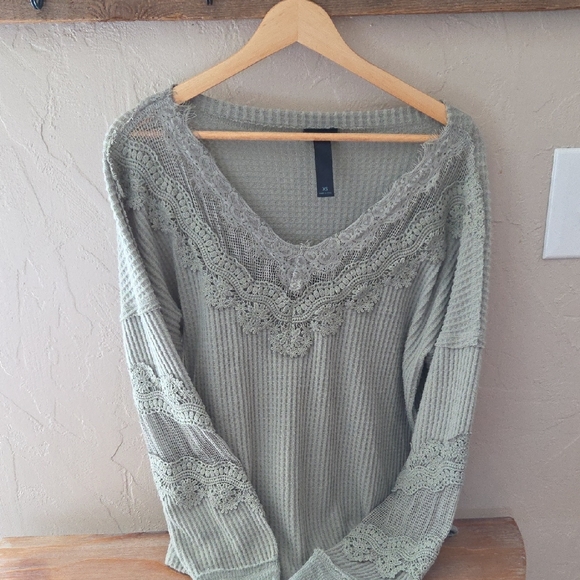 Daytrip Tops - Daytrip Sage Lace Detail Long Sleeve Top Size XS